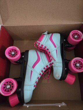 Chaya Vintage Turquoise Pink Quad Roller Skates US 6 EU 37 + Protective Gear